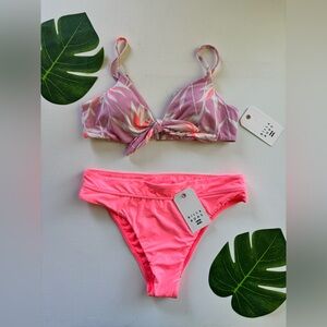 ✨ Billabong Sol Searcher Bottoms & Paradise Knot Top✨